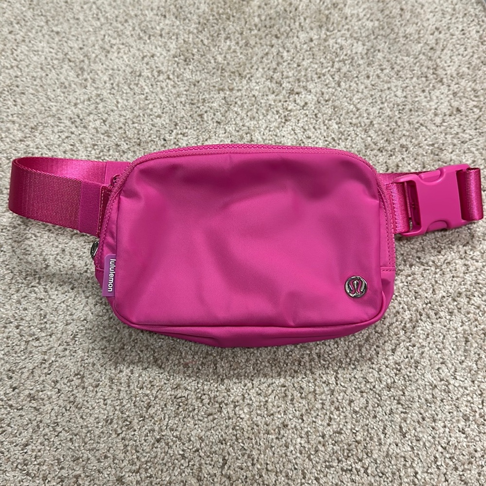Lululemon Everywhere Belt Bag